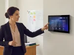 تاچ پنل هوشمند چطور انتخاب کنیم؟ راهنمای سختافزار، تغذیه و جانمایی smart-home-wall-control-panel-classroom-demo